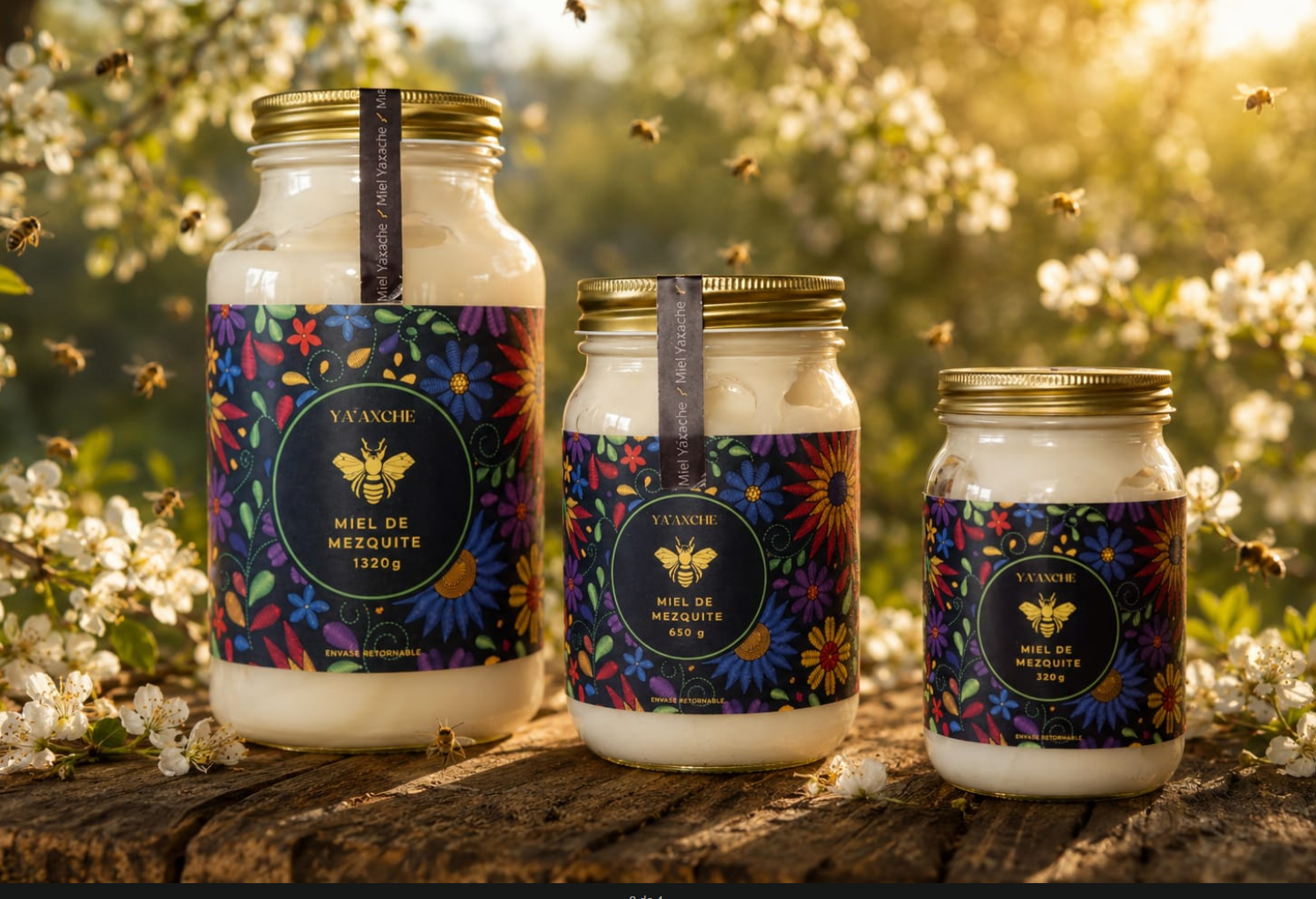 Frasco de miel Ya'axche con flores blancas